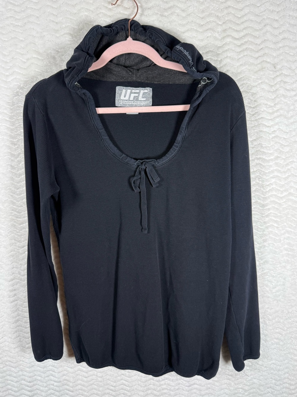 UFC Vintage Women's Black Long Sleeve Hooded Scoop Pullover. 🧡😊